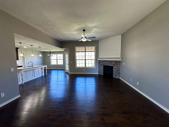 3rd image of 809 E Romeo Ct