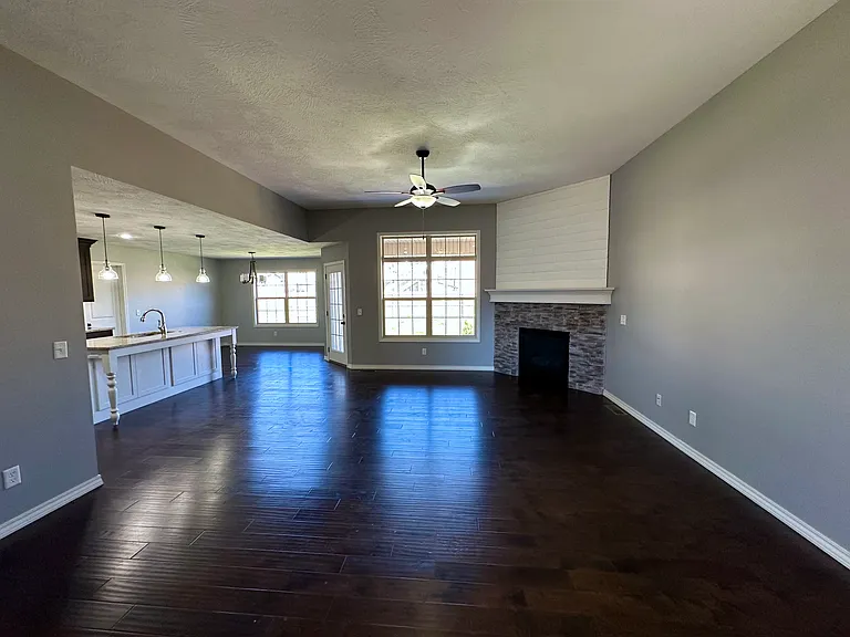 809 E Romeo Ct — Photo 3