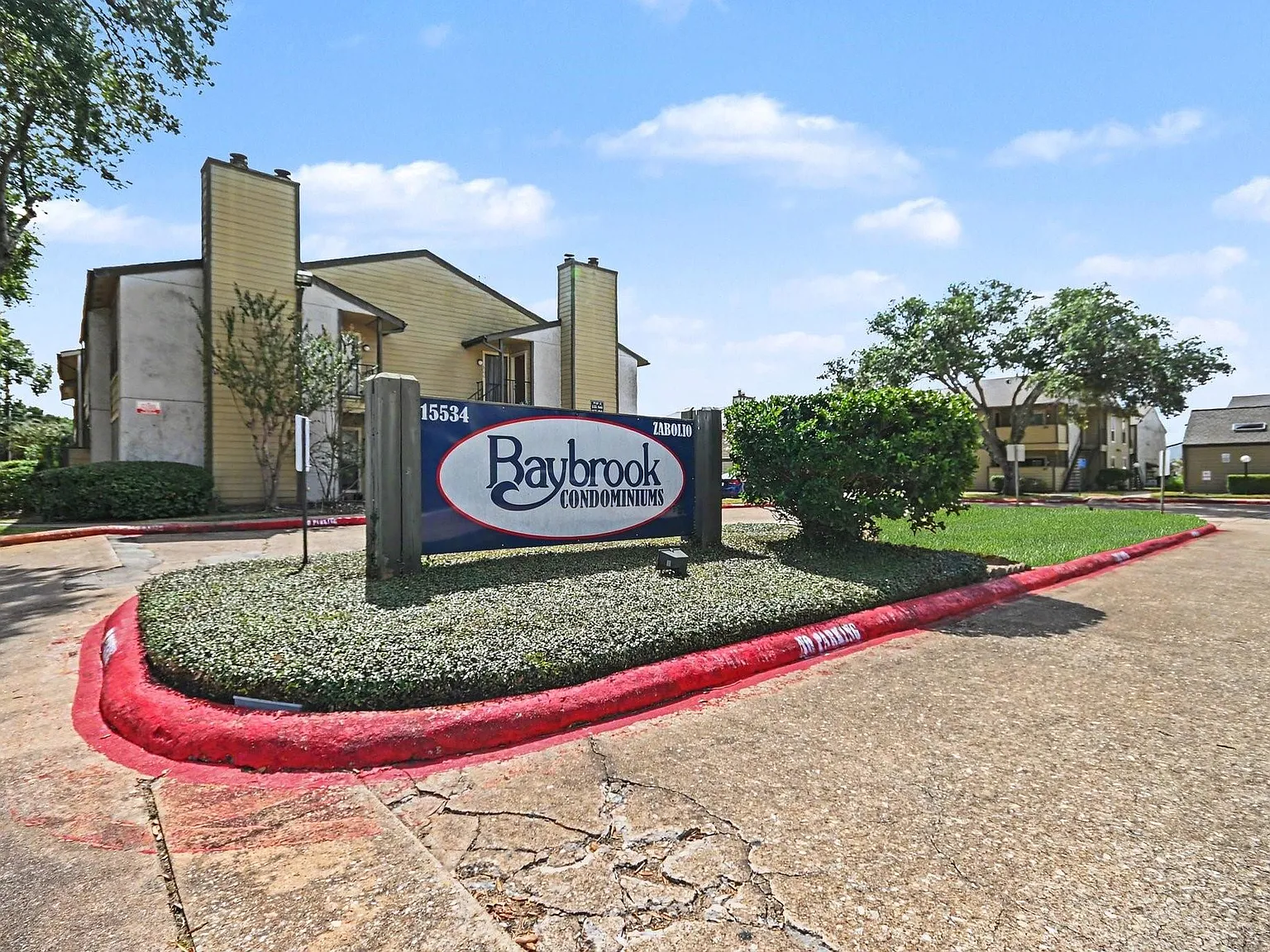 1 bed, 1.0 bath, 636 sqft, $1,600 — Photo 2