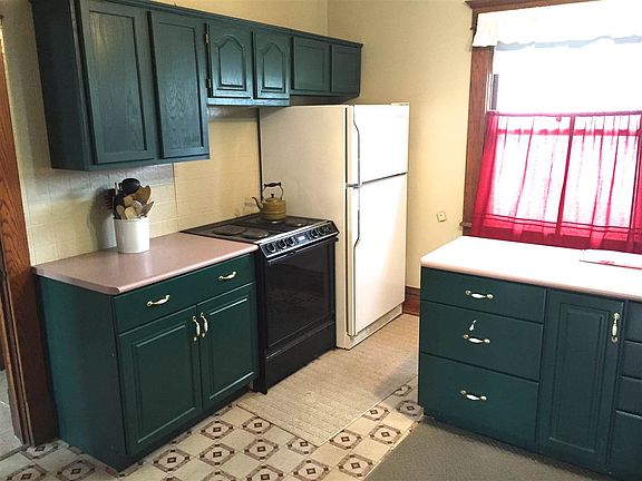 2nd image of 820 W 6th St