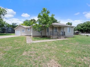 1501 Greenbrier Dr, River Oaks, TX 76114