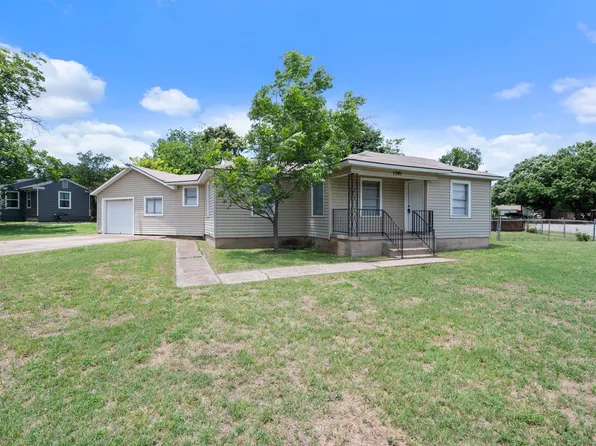 1501 Greenbrier Dr, River Oaks, TX 76114