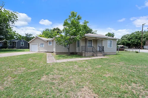 1501 Greenbrier Dr Photo 1