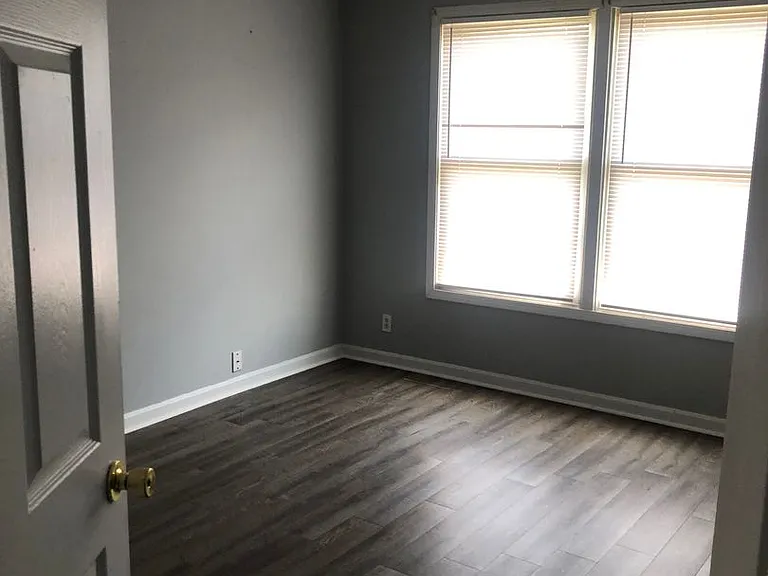 1625 W Jefferson St — Photo 8