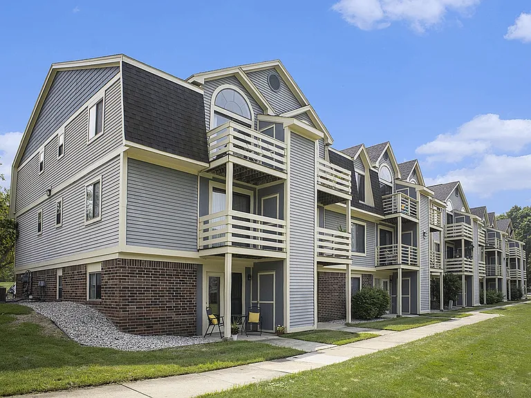 Canal Club Apartments — Photo 32