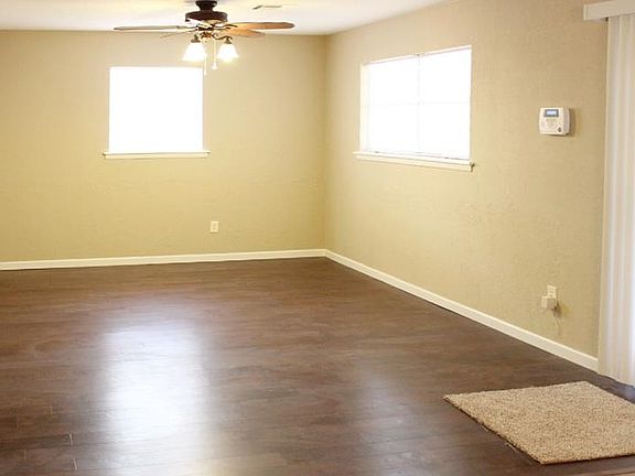 3rd image of 807 NW 50th St