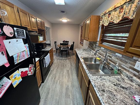 5th image of 1407 Roberta Dr