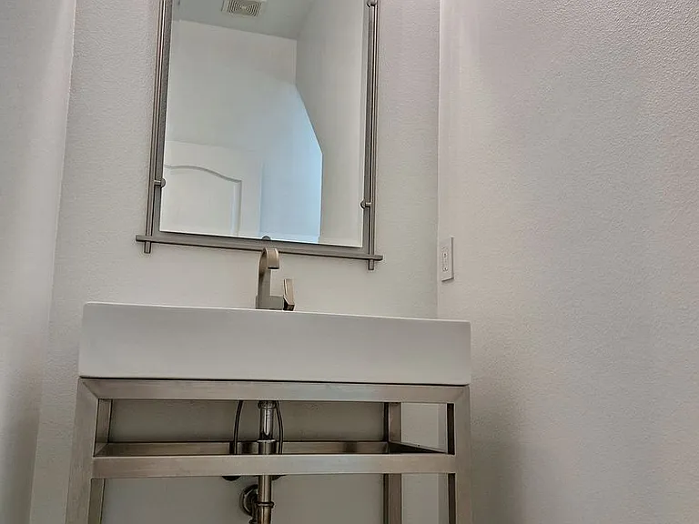 1017 Priory Cir — Photo 18