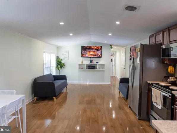 2000 Grovewood, Capitol Heights, MD 20731