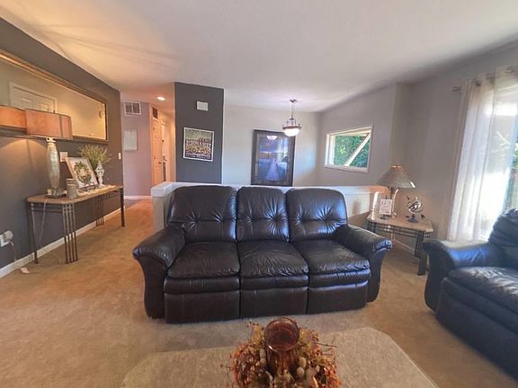 5th image of 905 11th St NE