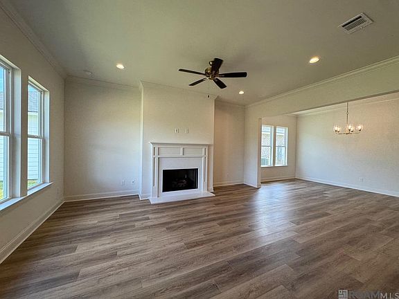 3rd image of 9051 Parkway Dr
