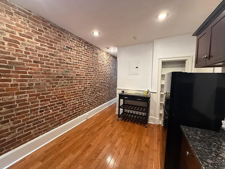 33 Irving St #4 — Photo 11