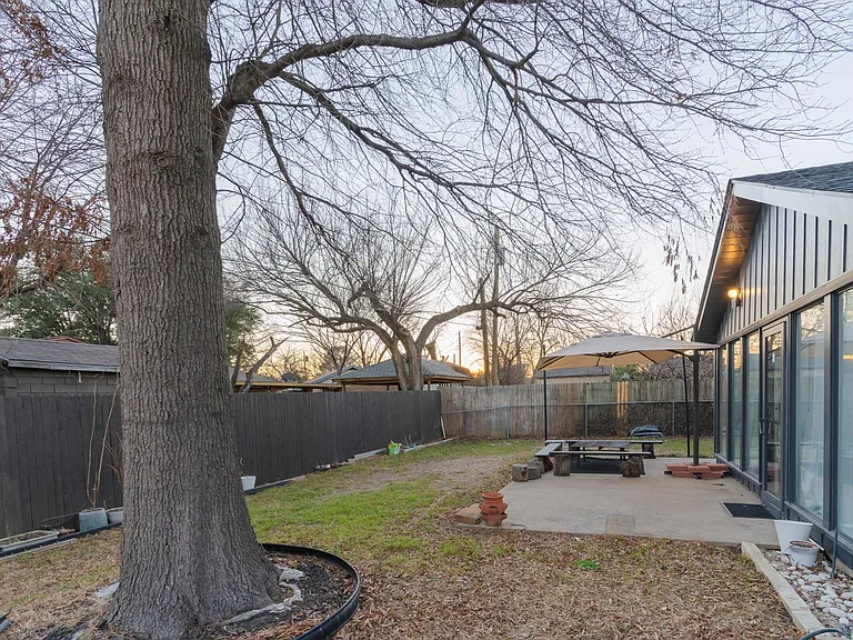 1620 W Northgate Dr — Photo 23