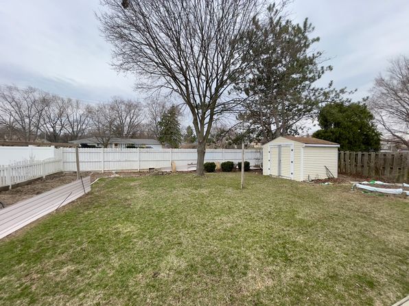 784 Bluejay Cir, Elk Grove Village, IL 60007