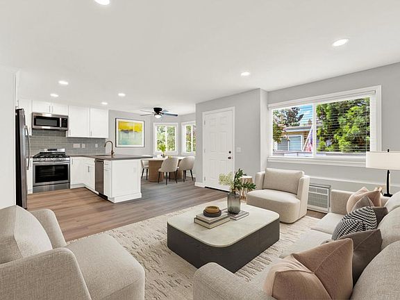 3rd image of 12616 Lakeshore Dr APT 24