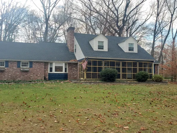 81 Sandywood Dr, Doylestown, PA 18901