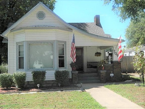 4th image of 709 S A St