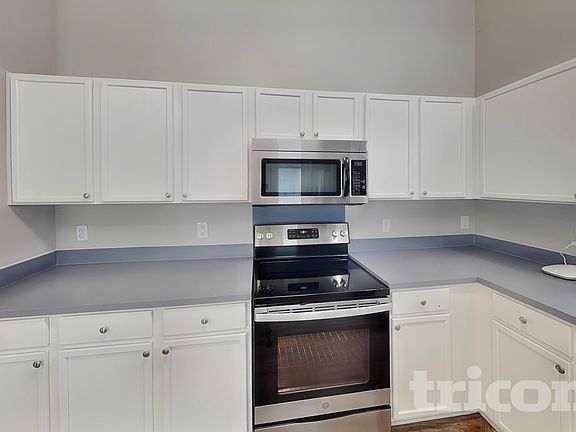 3rd image of 4932 Aldersbrook Dr