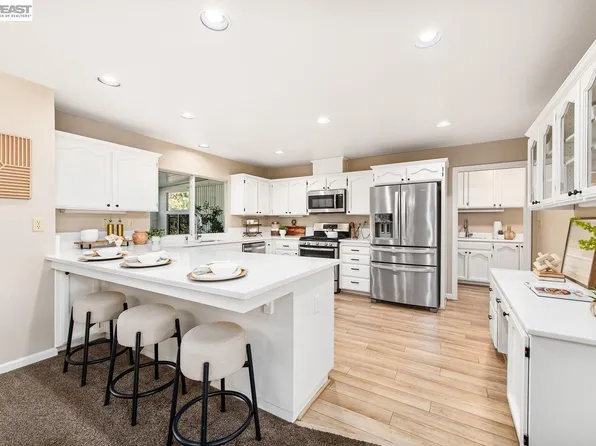 297 Del Valle Ct, Pleasanton, CA 94566