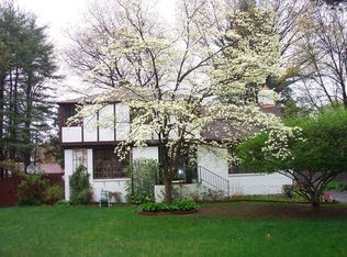 6 Pine Grove Rd, Bloomfield, CT 06002