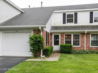 32 Pine Cir, Cary, IL 60013