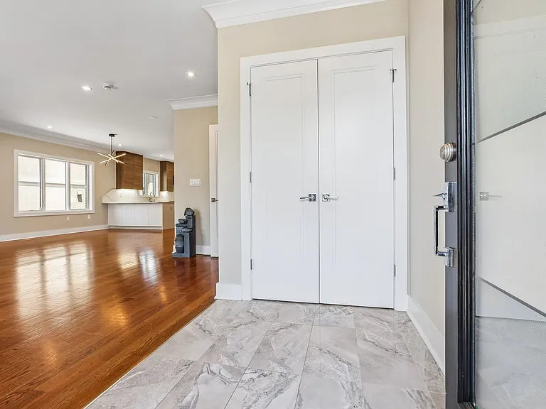211 Warwick Ave #1 — Photo 1