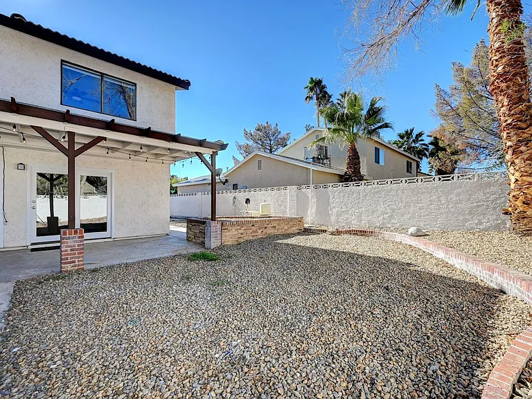 2247 Marlboro Dr — Photo 22