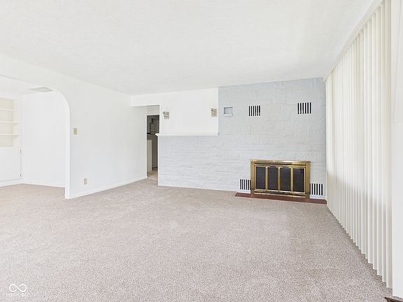 4th image of 2411 E 5th St