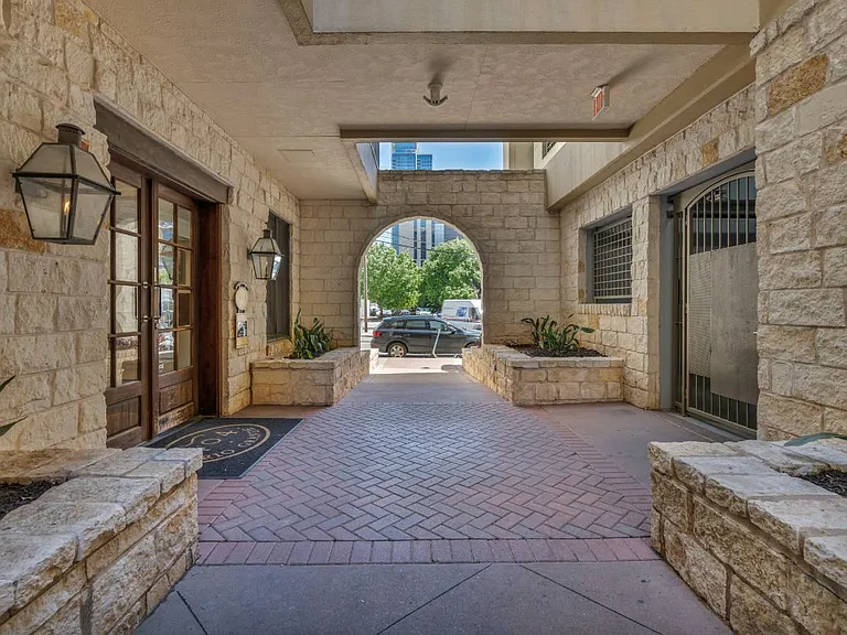 404 Rio Grande — Photo 23