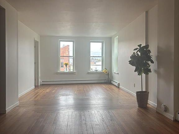 3rd image of 4 S Central Ave