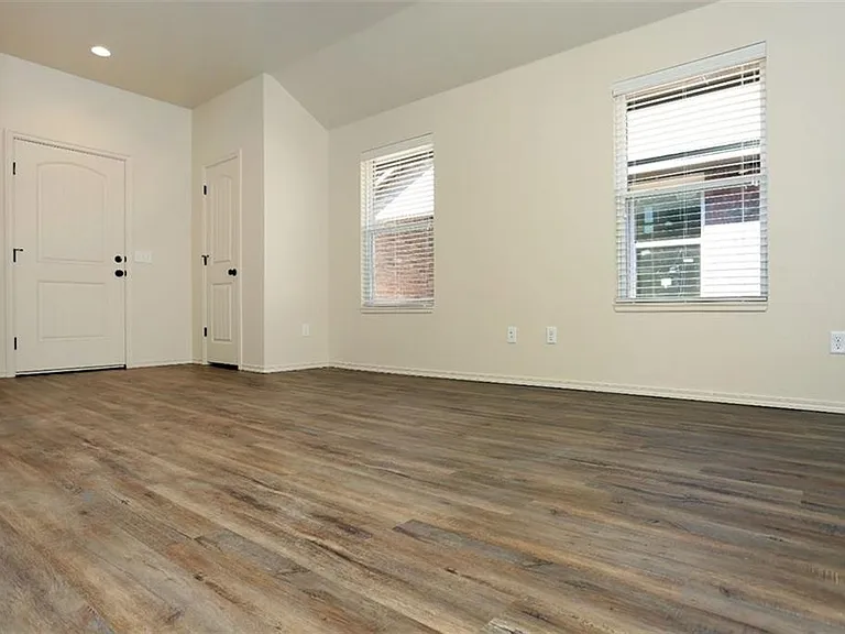 433 Chalk Hill Ct — Photo 4