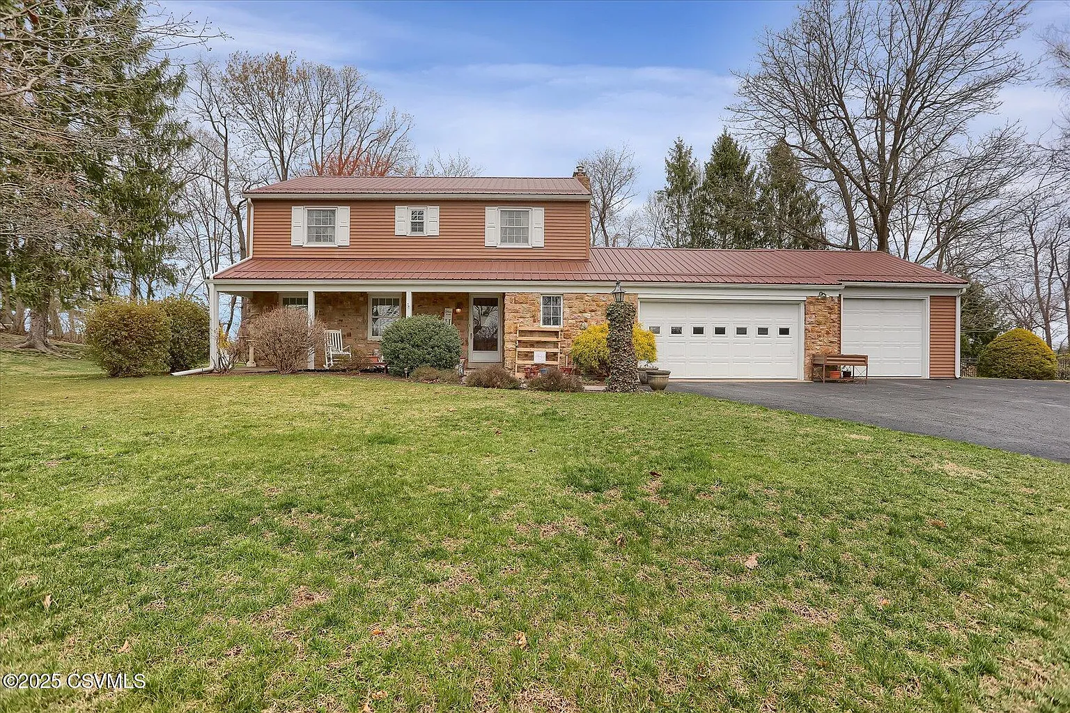 1035 Skyview Dr photo 1