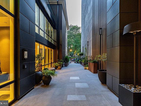 5th image of 223 S 6th St #301