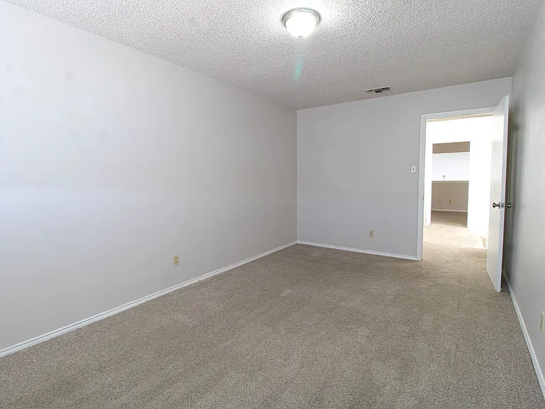 3815 Bremen Ave — Photo 27
