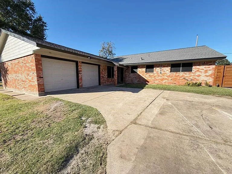 7715 Catalina Ln — Photo 1