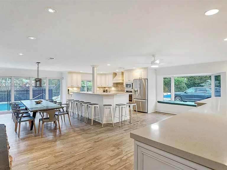 2120 SW 28th Way — Photo 16