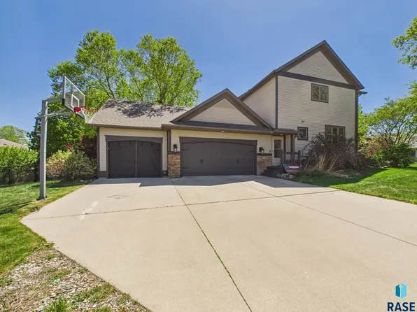 1600 S Parkview Blvd, Brandon, SD 57005