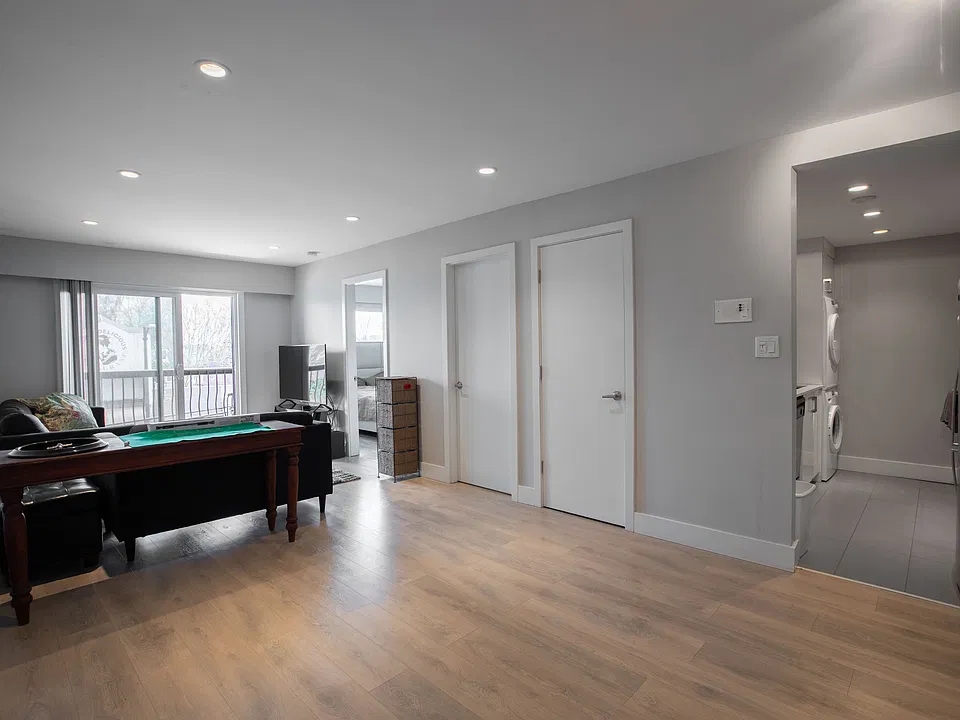 4357 Main St #201