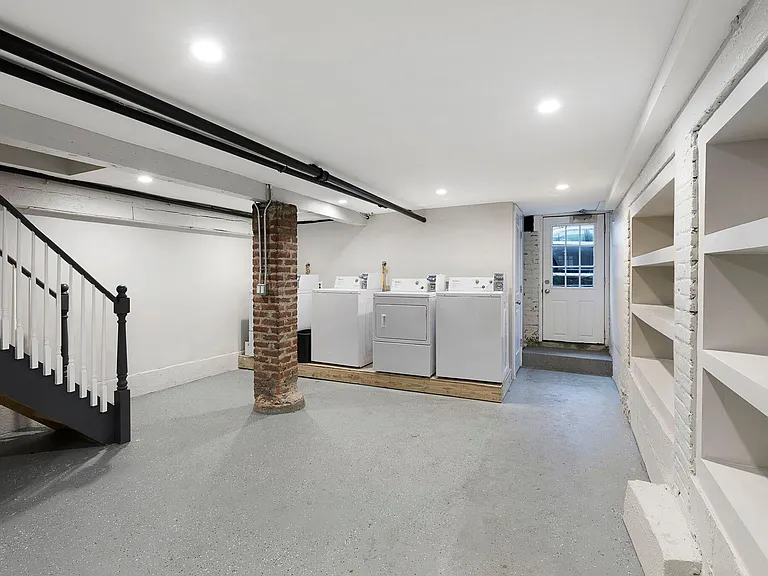 607 Adams St #4 — Photo 13