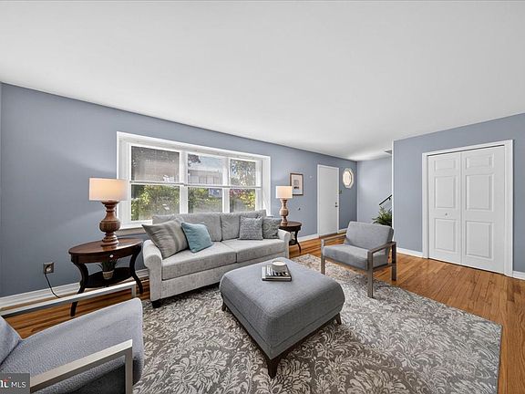 3rd image of 2318 Smiths Ln