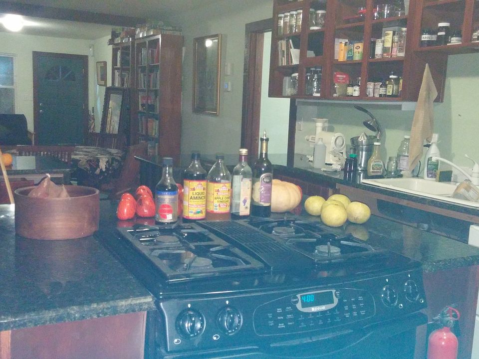 1st image of 718 Gwen St