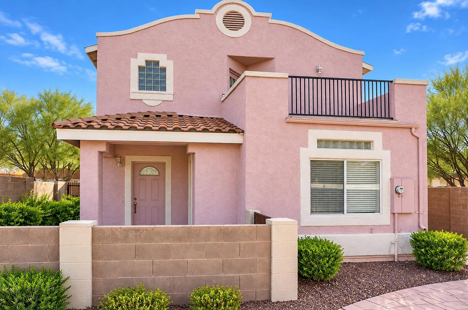 4 bed, 1700 sqft, $1,900 — Photo 1