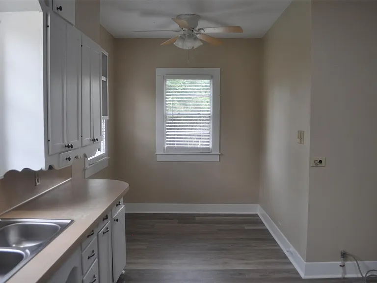 701 Clinton St — Photo 17