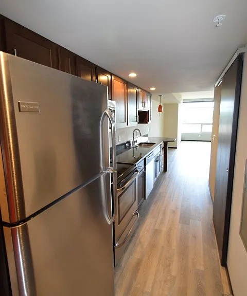 Galaxie High Rise Apartments — Photo 4