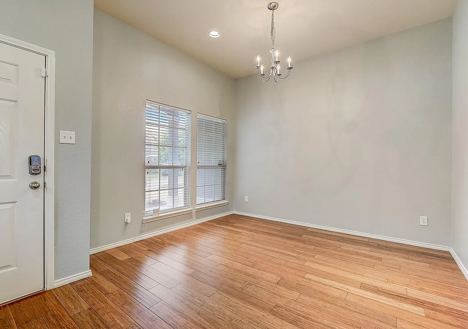 4 bed, 1876 sqft, $3,450 — Photo 3