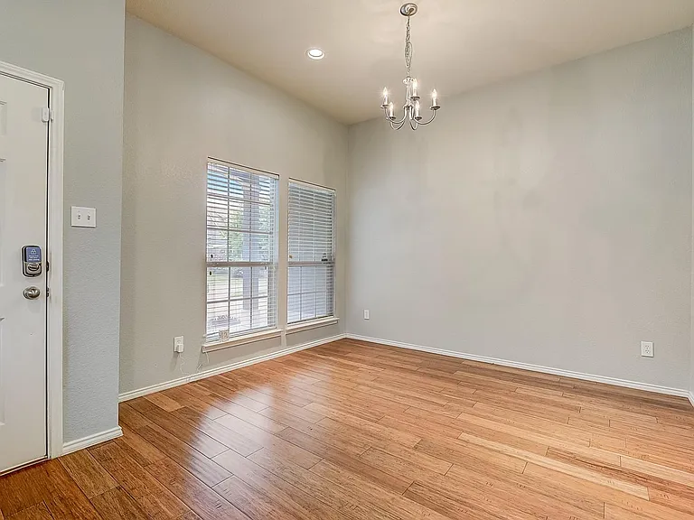 9764 Old Field Dr — Photo 3