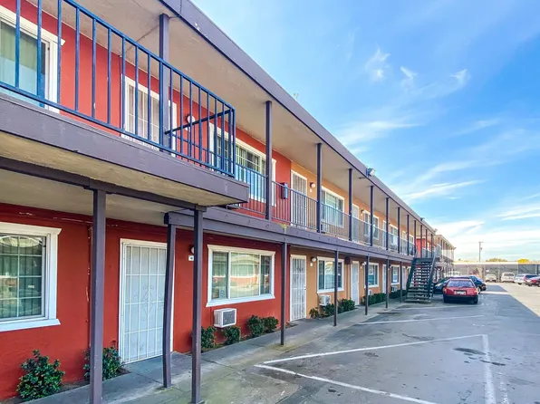 Delta Court Apartments