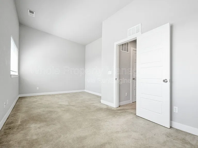 5829 N Beeler St — Photo 18