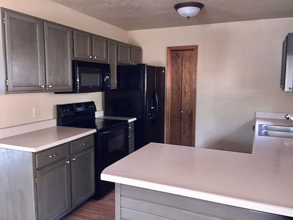 3rd image of 112 Foster Ave