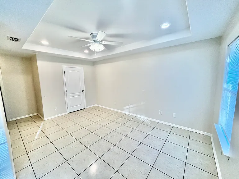 2410 W Hackberry Ave #2 — Photo 2